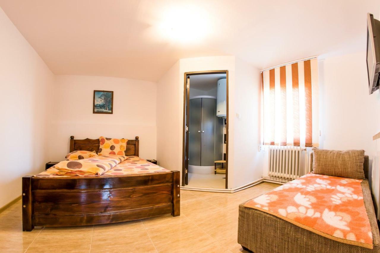 Casa De Vacanta Jeny Novaci-Străini المظهر الخارجي الصورة